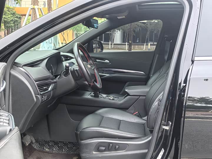 Фото 6 - Cadillac XT4