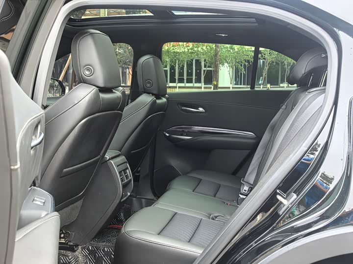 Фото 8 - Cadillac XT4