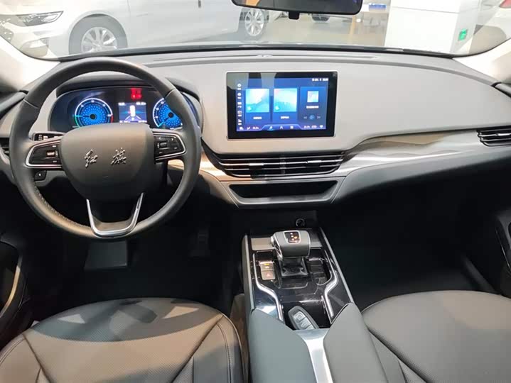 Фото 12 - Hongqi E-QM5