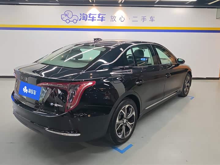 Фото 3 - Hongqi E-QM5