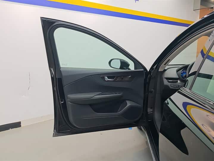 Фото 7 - Hongqi E-QM5