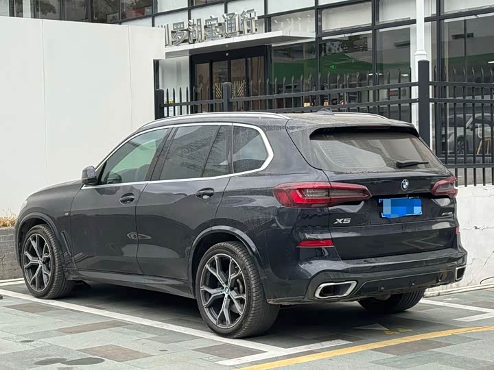 Фото 17 - BMW X5