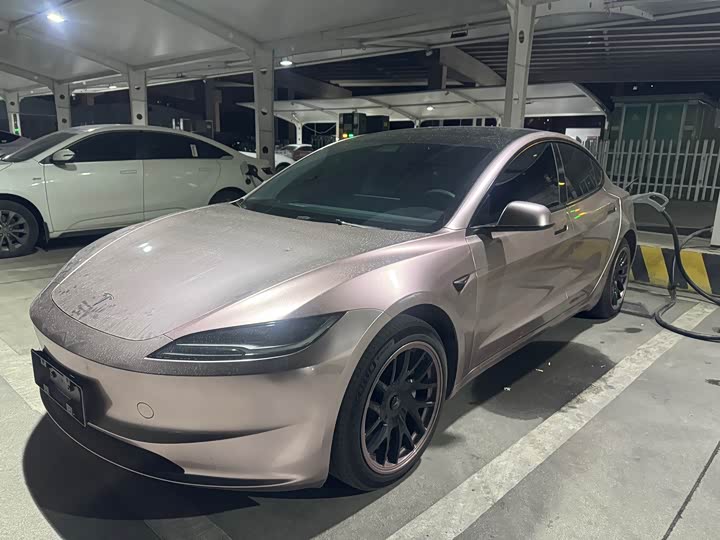Фото 1 - Tesla Model 3