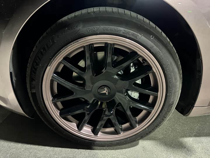 Фото 10 - Tesla Model 3