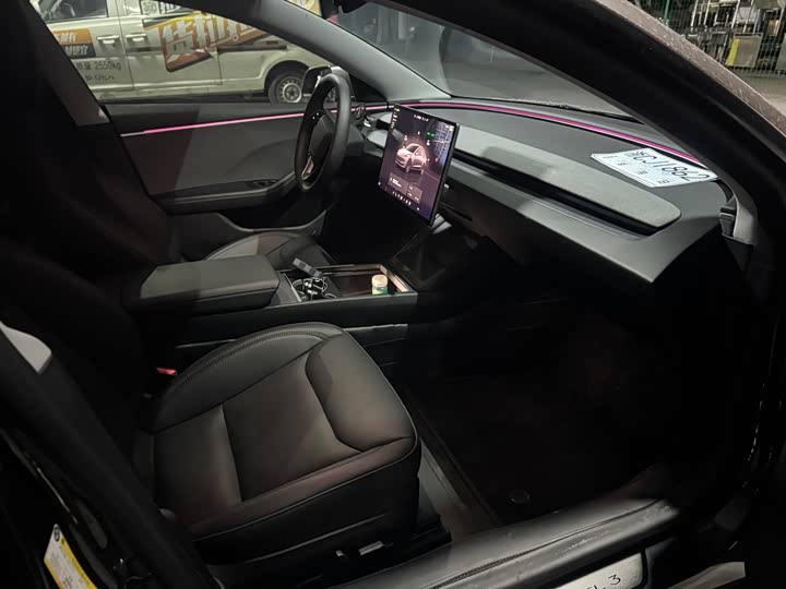 Фото 11 - Tesla Model 3