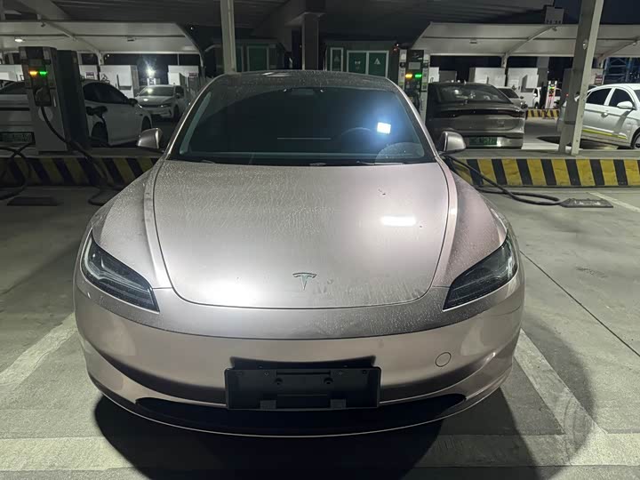 Фото 2 - Tesla Model 3