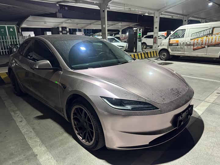 Фото 3 - Tesla Model 3