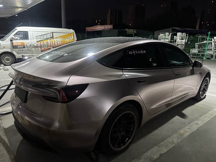 Фото 4 - Tesla Model 3