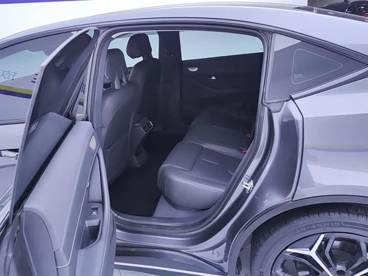 Фото 11 - Changan Deepal SL03