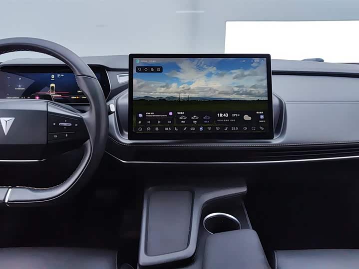 Фото 13 - Changan Deepal SL03