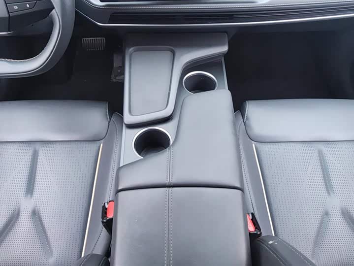 Фото 16 - Changan Deepal SL03