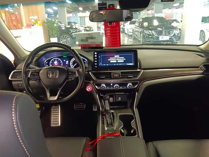 Фото 10 - Honda Accord