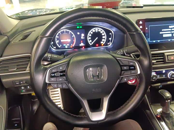 Фото 11 - Honda Accord