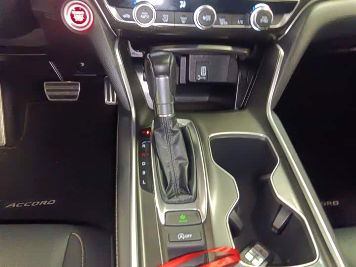 Фото 14 - Honda Accord