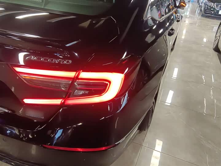 Фото 8 - Honda Accord