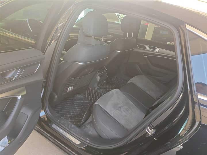 Фото 4 - Audi A6L