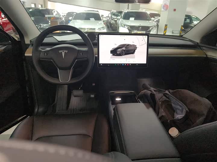 Фото 12 - Tesla Model Y