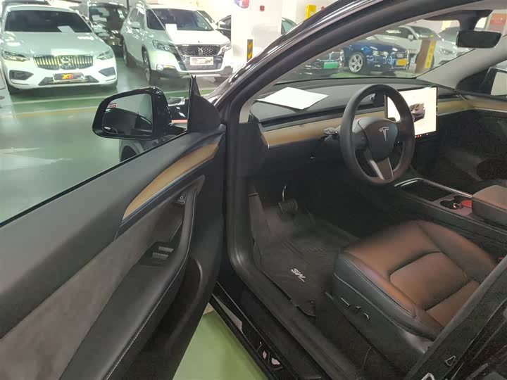 Фото 13 - Tesla Model Y
