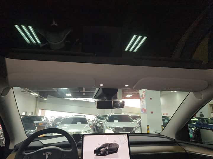 Фото 8 - Tesla Model Y