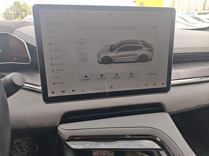 Фото 13 - Zeekr 001