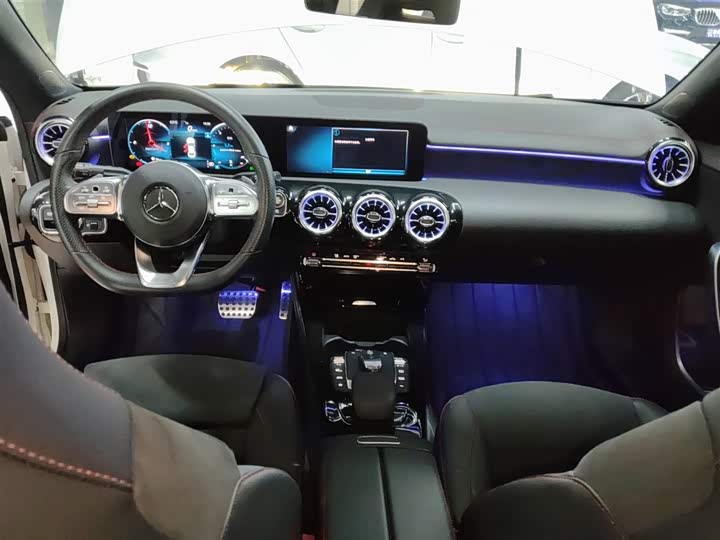 Фото 10 - Mercedes-Benz CLA-Class