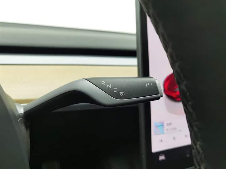 Фото 13 - Tesla Model 3