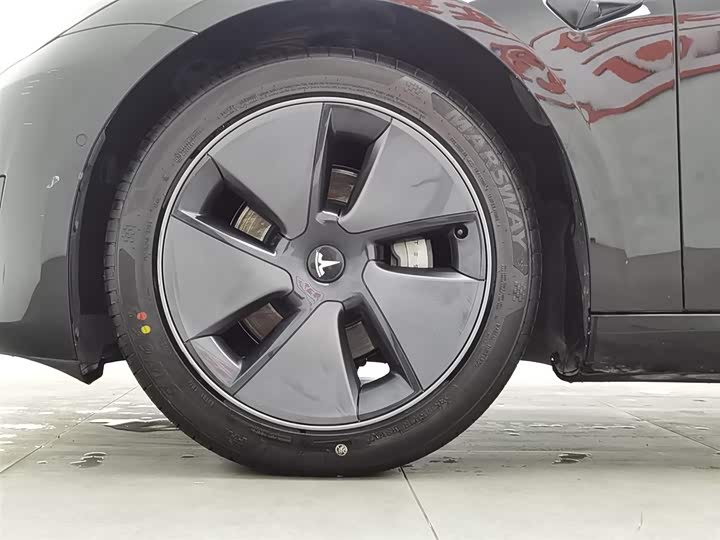 Фото 17 - Tesla Model 3