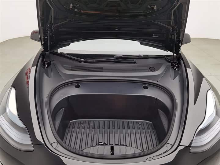 Фото 6 - Tesla Model 3