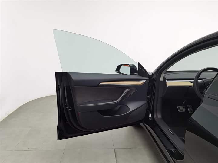 Фото 8 - Tesla Model 3