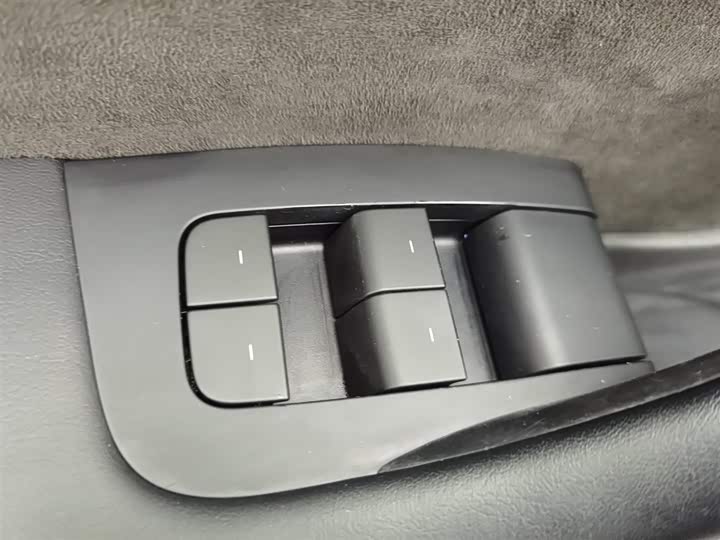 Фото 9 - Tesla Model 3