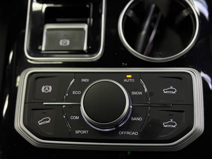 Фото 16 - Hongqi HS7