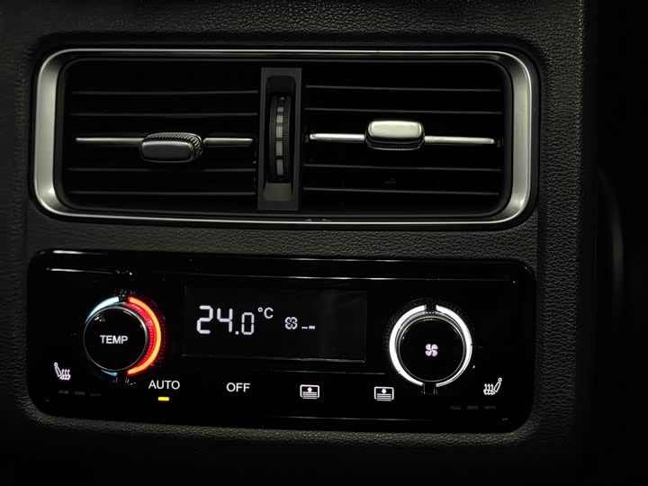 Фото 17 - Hongqi HS7