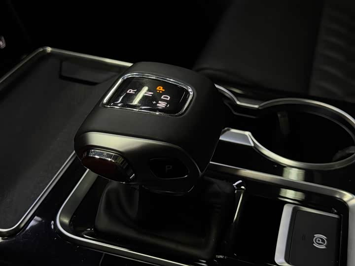 Фото 19 - Hongqi HS7