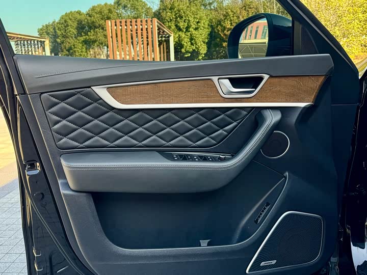 Фото 20 - Hongqi HS7