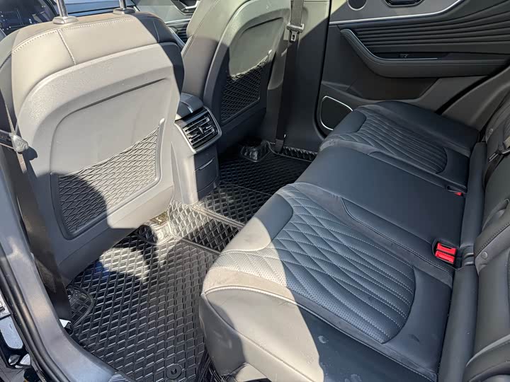 Фото 12 - Hongqi HS5