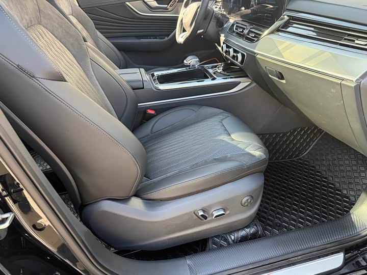 Фото 13 - Hongqi HS5