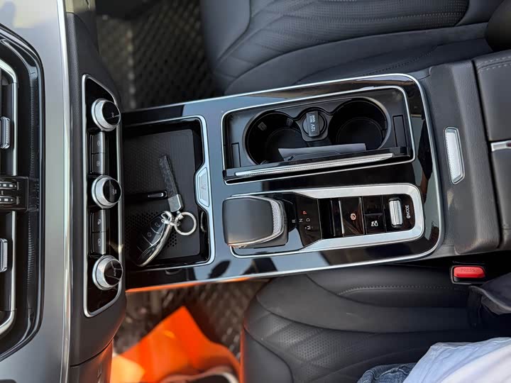 Фото 15 - Hongqi HS5