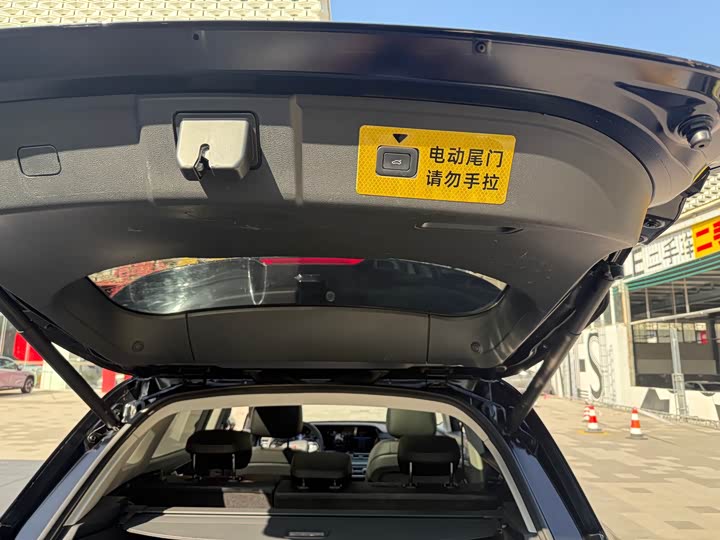 Фото 18 - Hongqi HS5