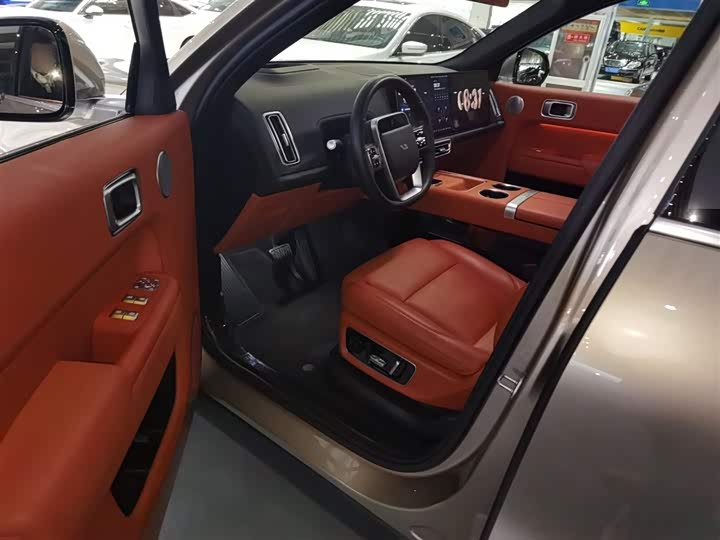 Фото 13 - LiXiang L9