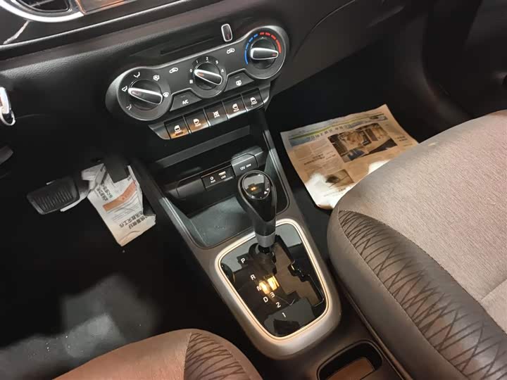 Фото 14 - Kia Pegas