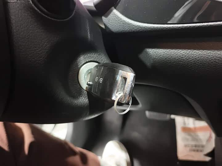 Фото 9 - Kia Pegas