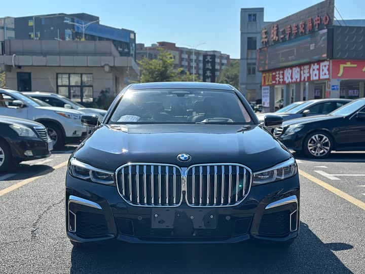 Фото 2 - BMW 7 Series