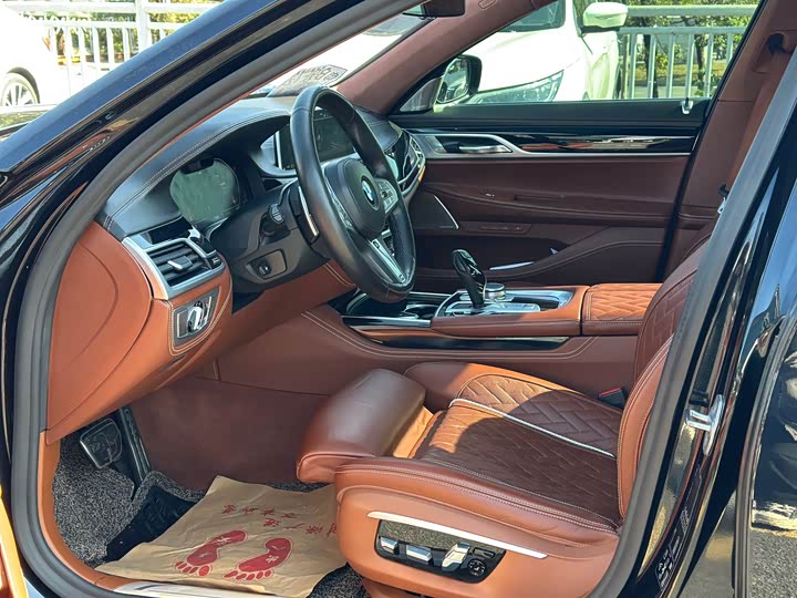 Фото 4 - BMW 7 Series