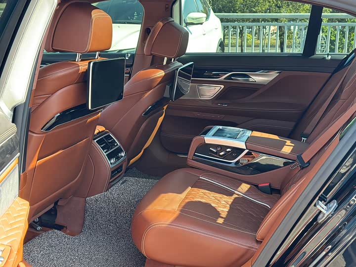 Фото 6 - BMW 7 Series