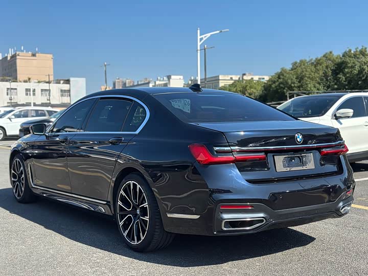 Фото 8 - BMW 7 Series