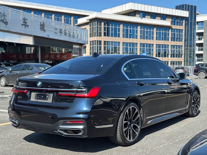 Фото 9 - BMW 7 Series