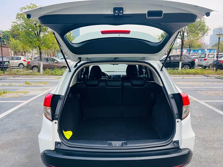 Фото 10 - Honda Vezel