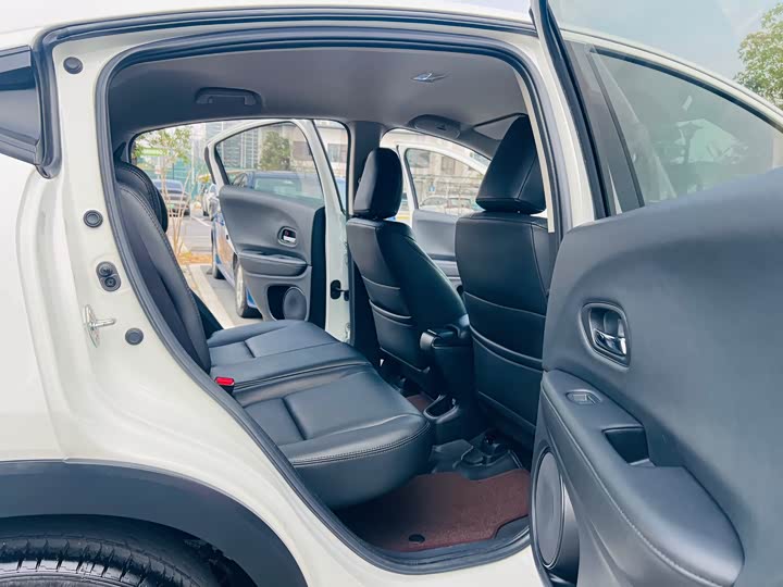 Фото 13 - Honda Vezel