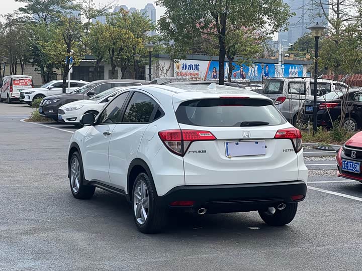 Фото 4 - Honda Vezel