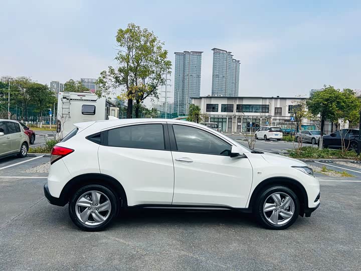 Фото 8 - Honda Vezel
